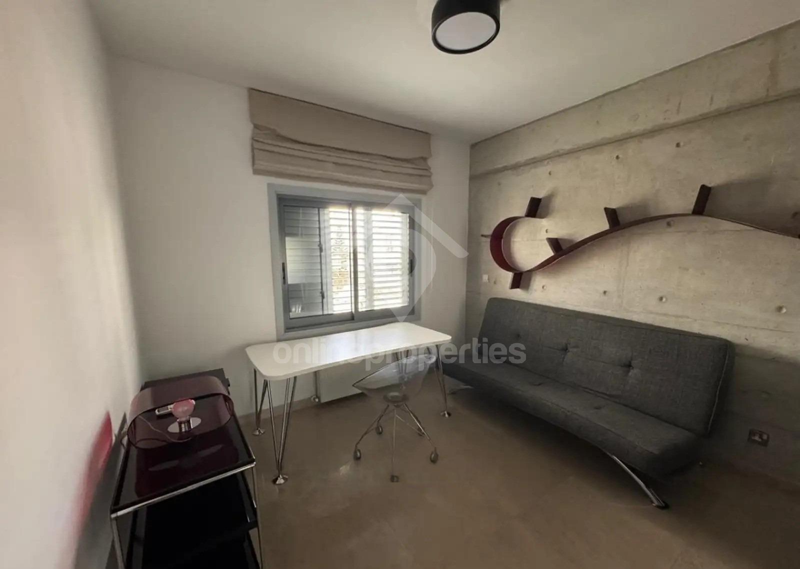 To change image, hover mouse over thumbnails below