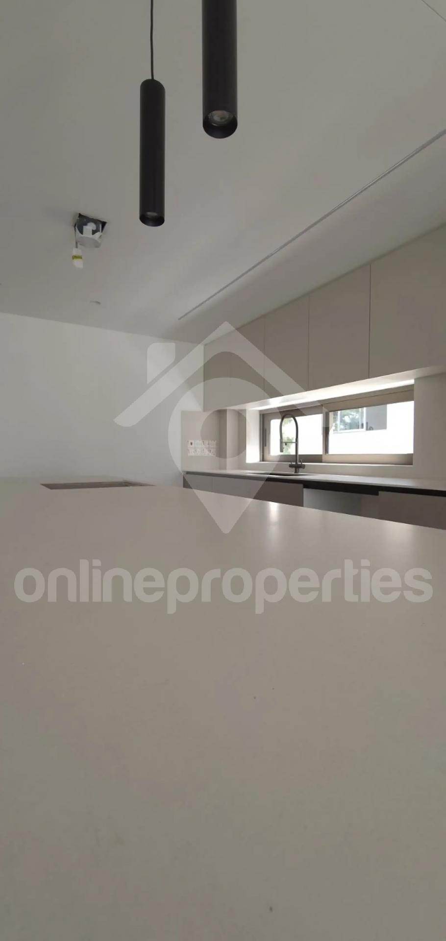 To change image, hover mouse over thumbnails below