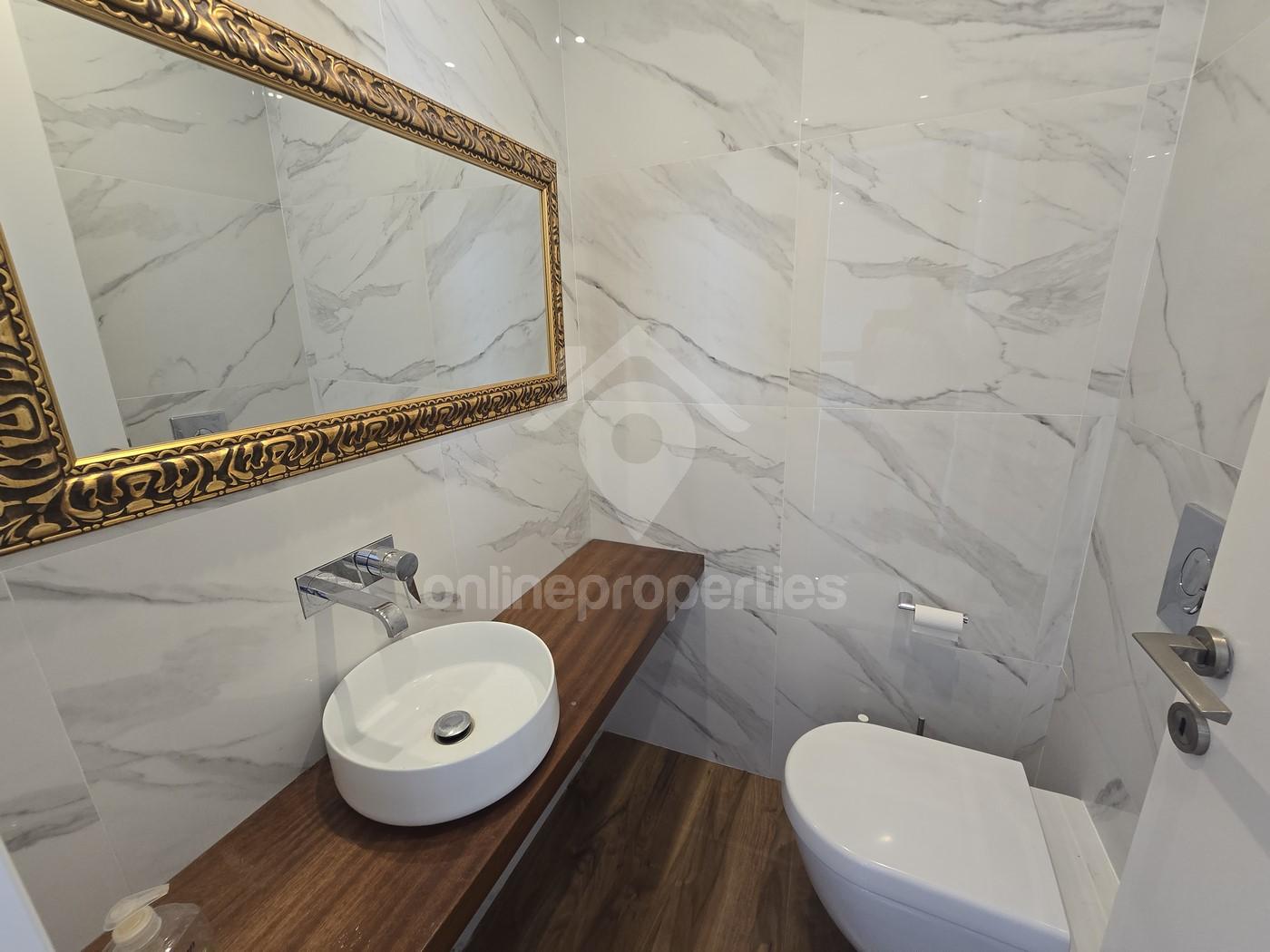 To change image, hover mouse over thumbnails below