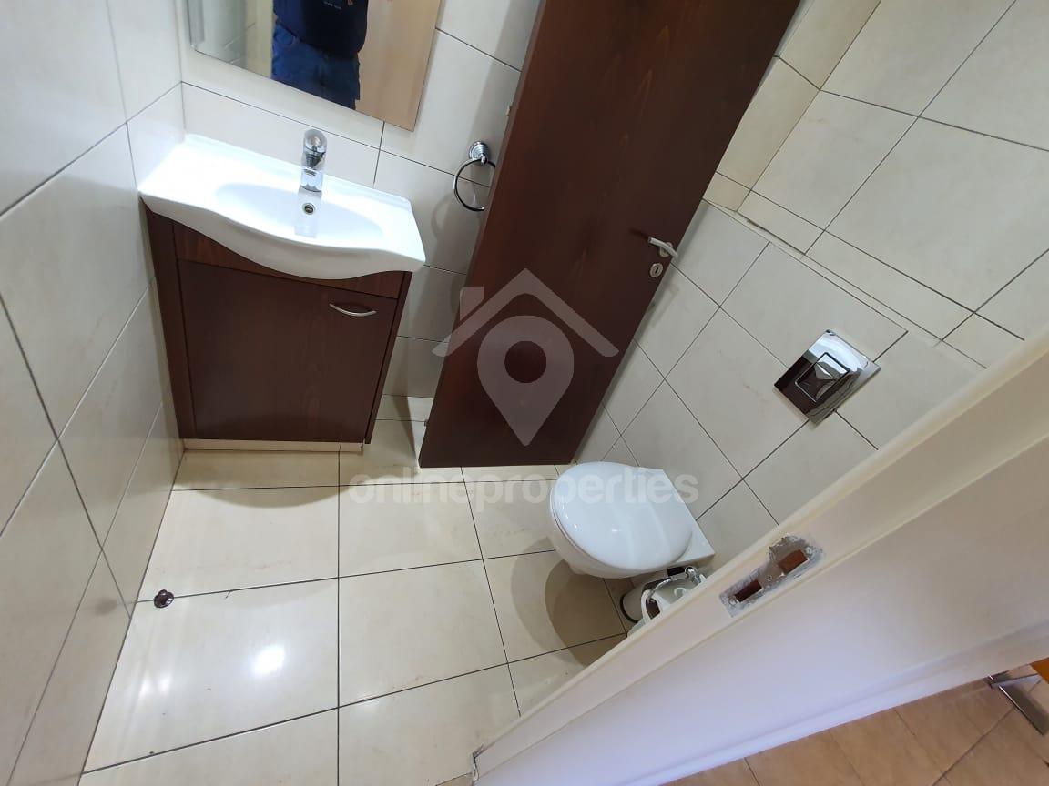 To change image, hover mouse over thumbnails below