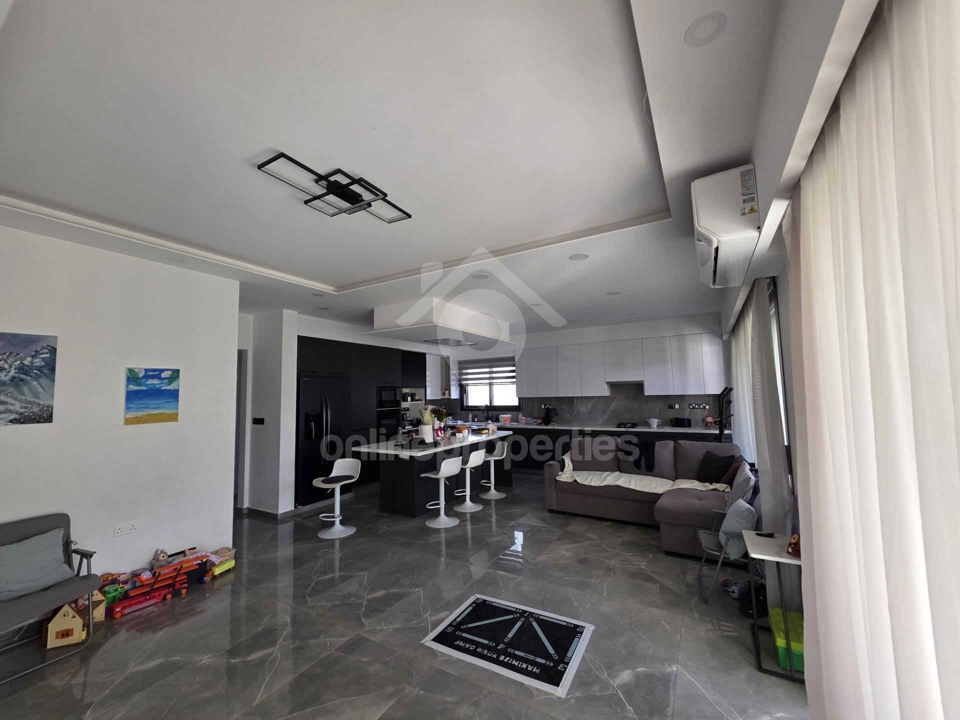 To change image, hover mouse over thumbnails below