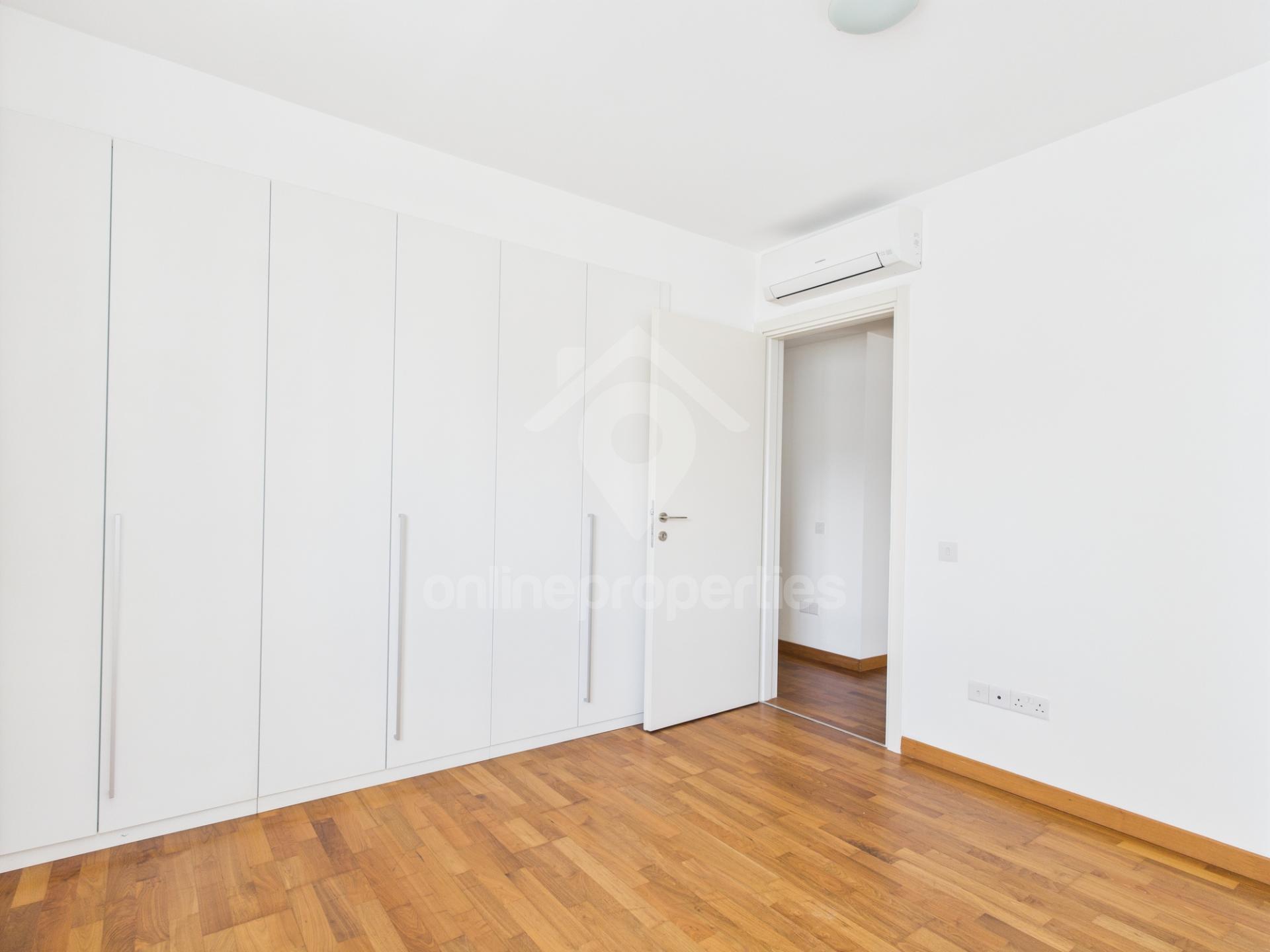 To change image, hover mouse over thumbnails below