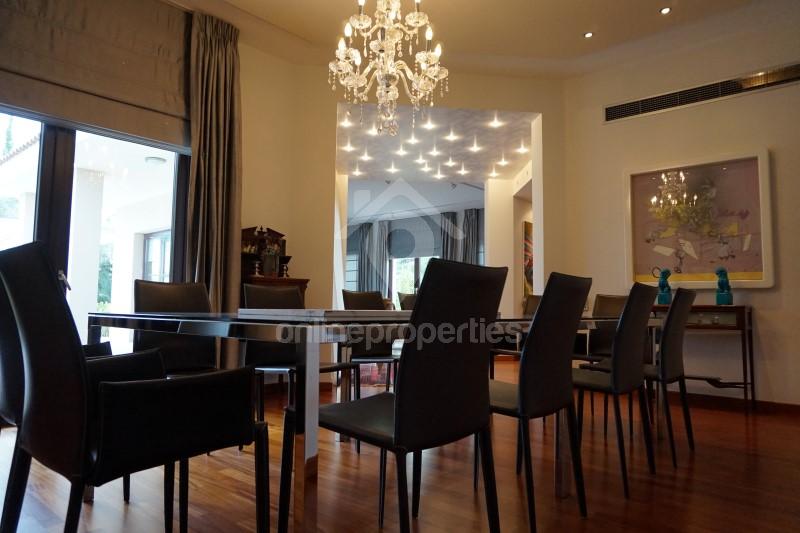 To change image, hover mouse over thumbnails below