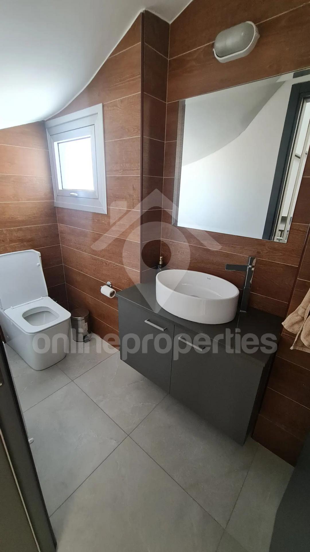 To change image, hover mouse over thumbnails below