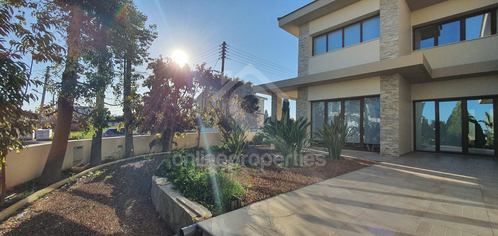 To change image, hover mouse over thumbnails below