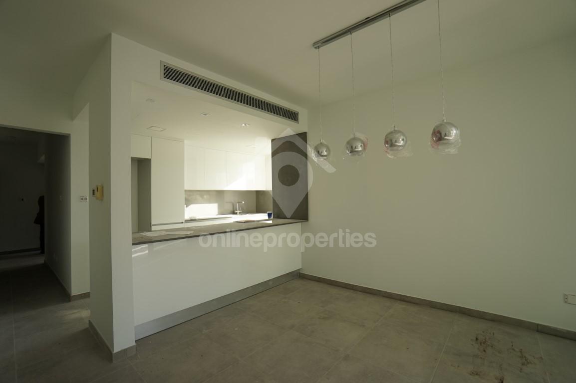 To change image, hover mouse over thumbnails below