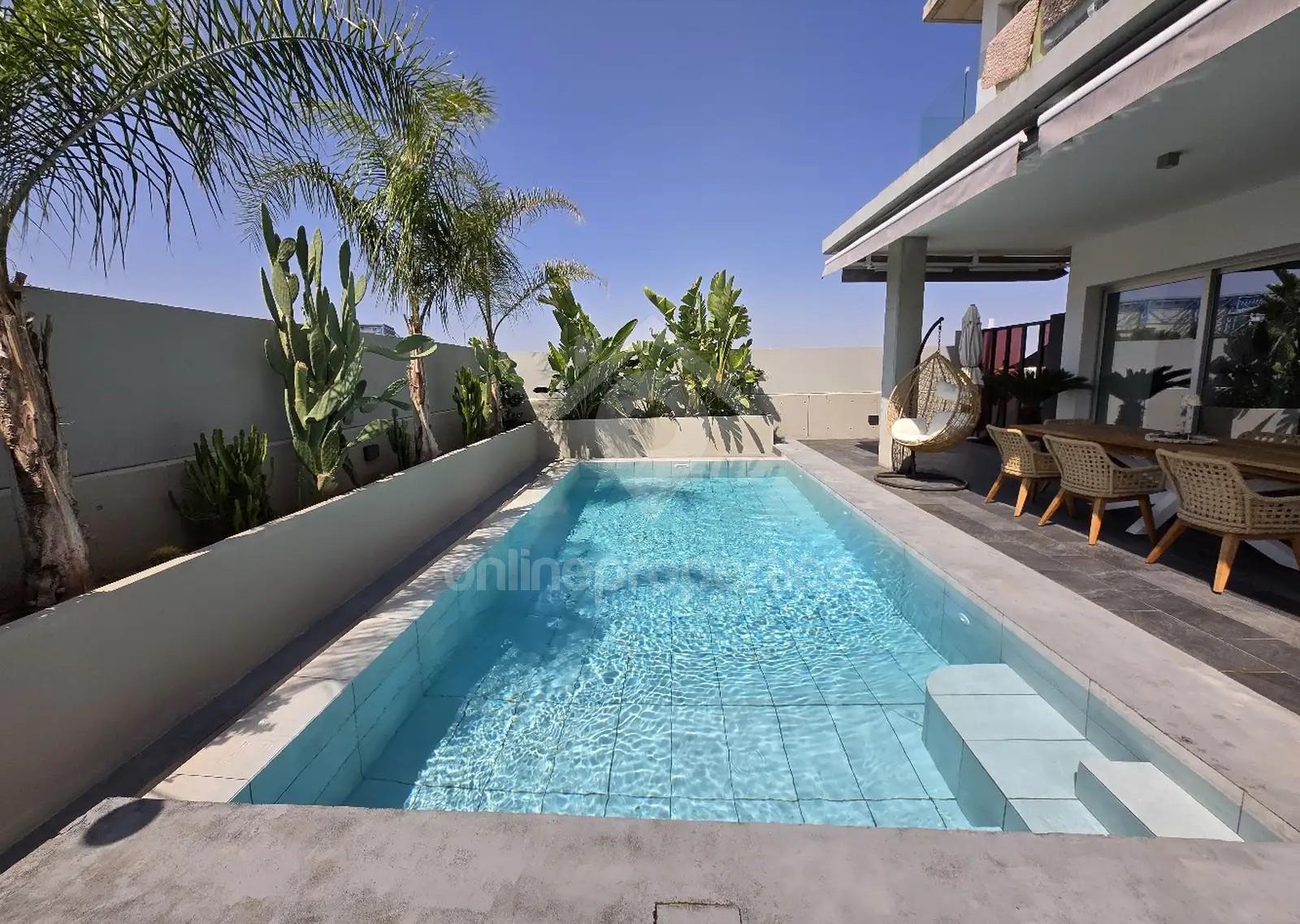 To change image, hover mouse over thumbnails below