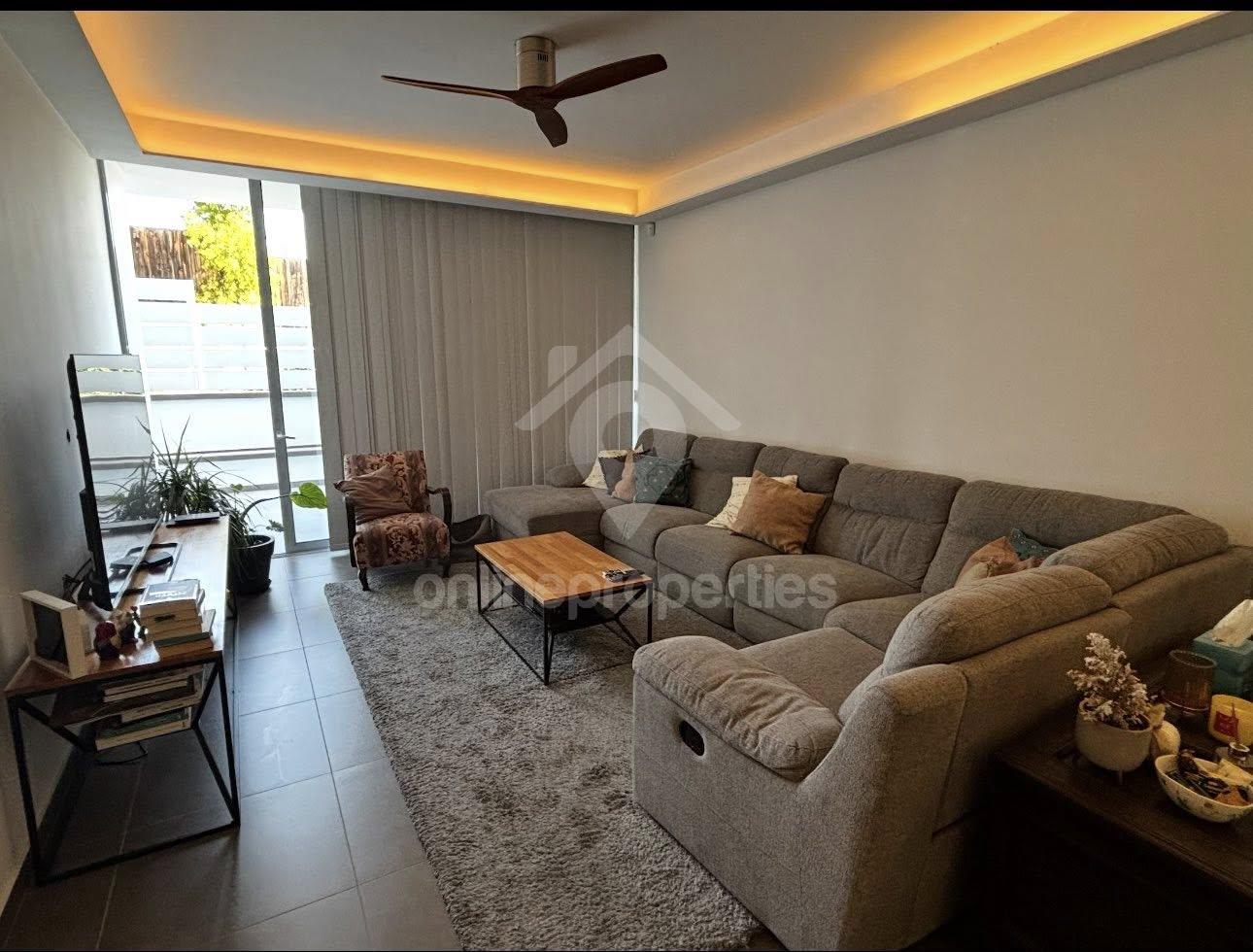 To change image, hover mouse over thumbnails below