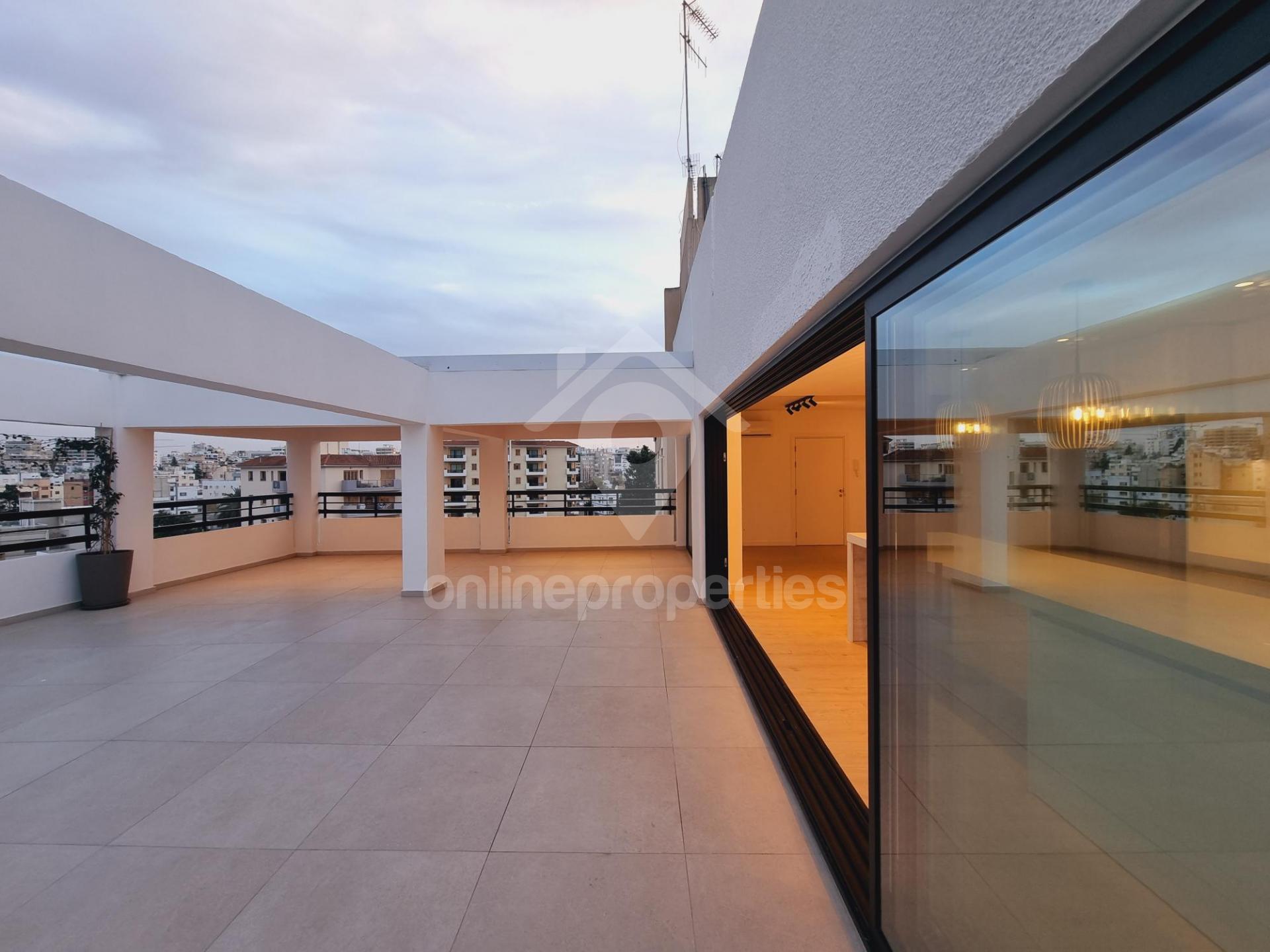 To change image, hover mouse over thumbnails below