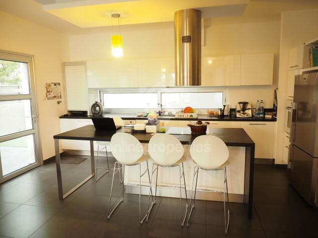 To change image, hover mouse over thumbnails below