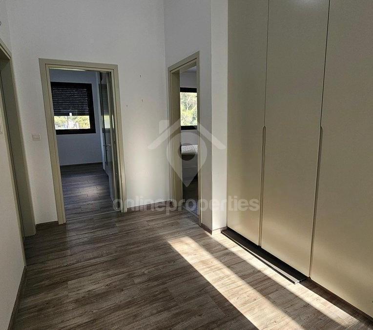 To change image, hover mouse over thumbnails below