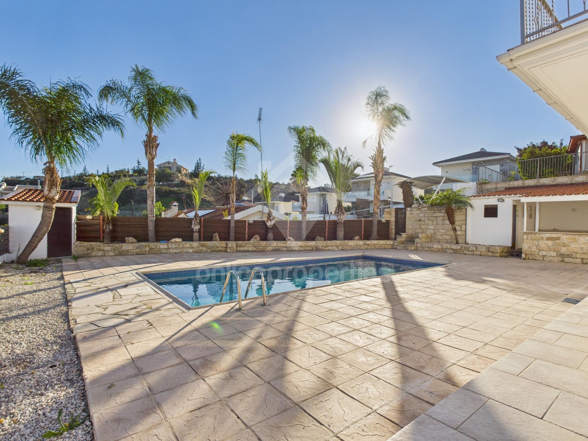 To change image, hover mouse over thumbnails below