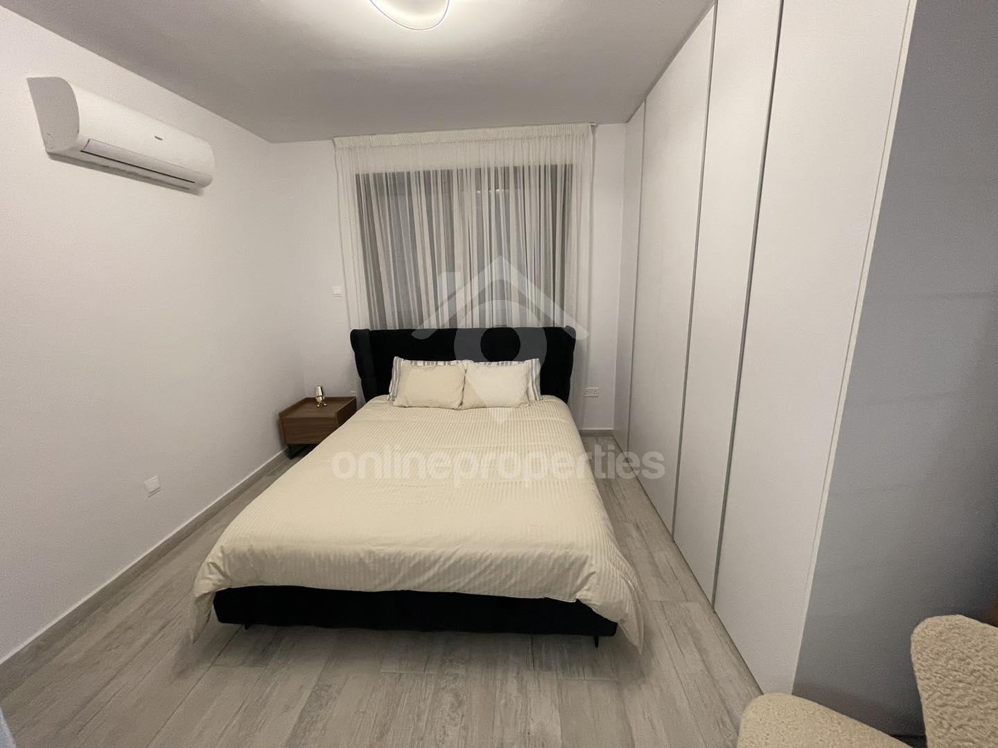 To change image, hover mouse over thumbnails below