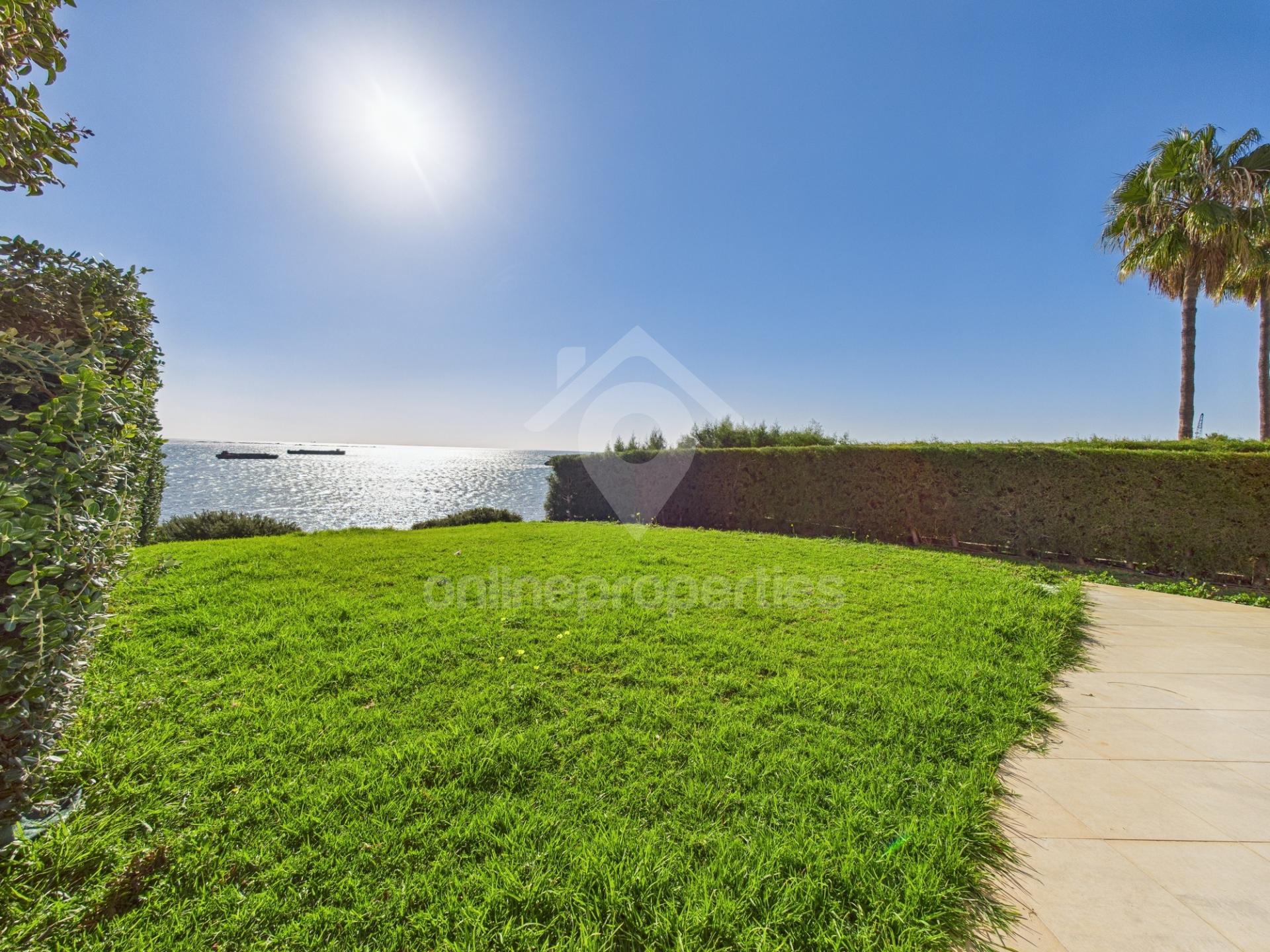 To change image, hover mouse over thumbnails below