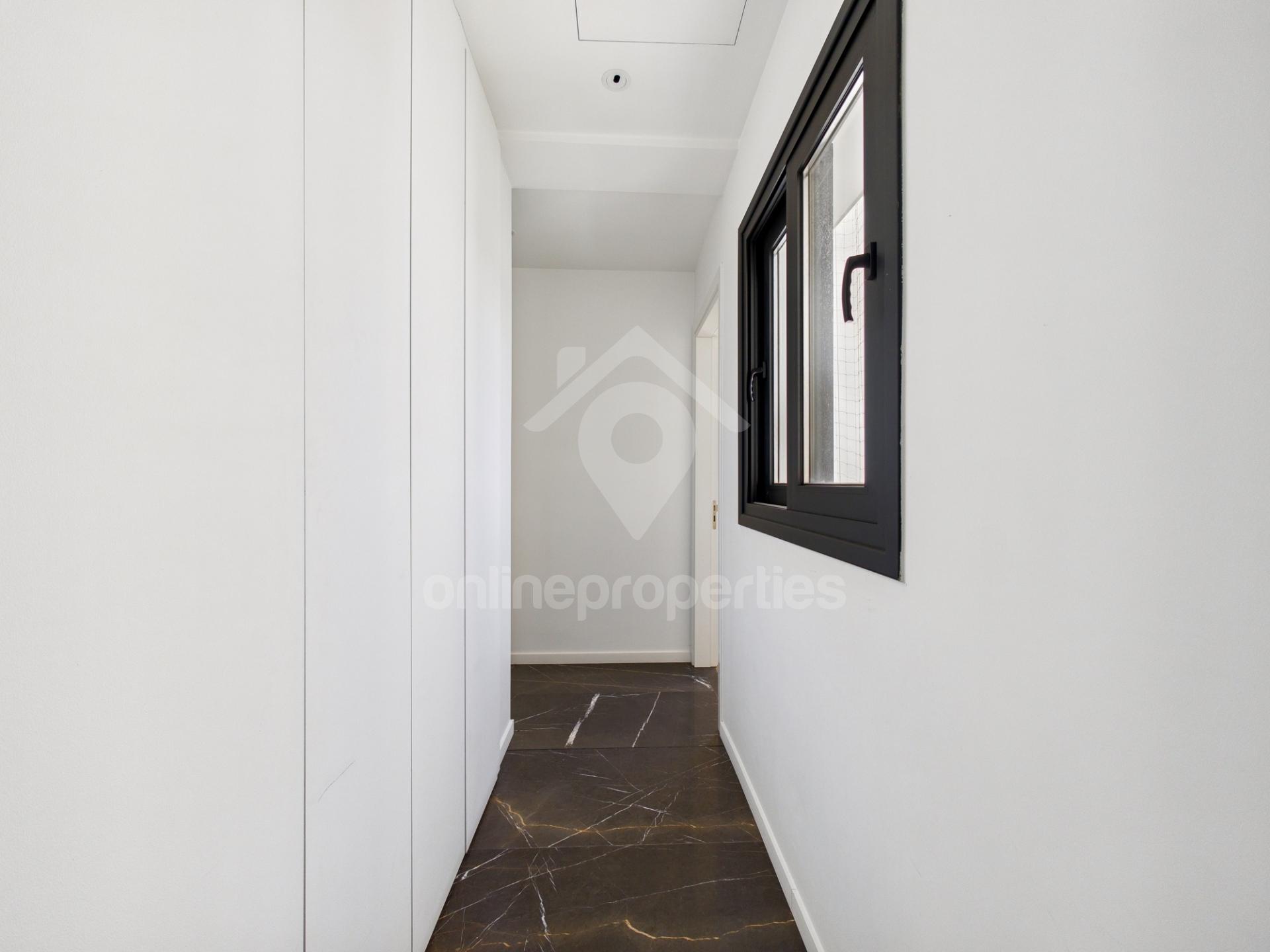 To change image, hover mouse over thumbnails below