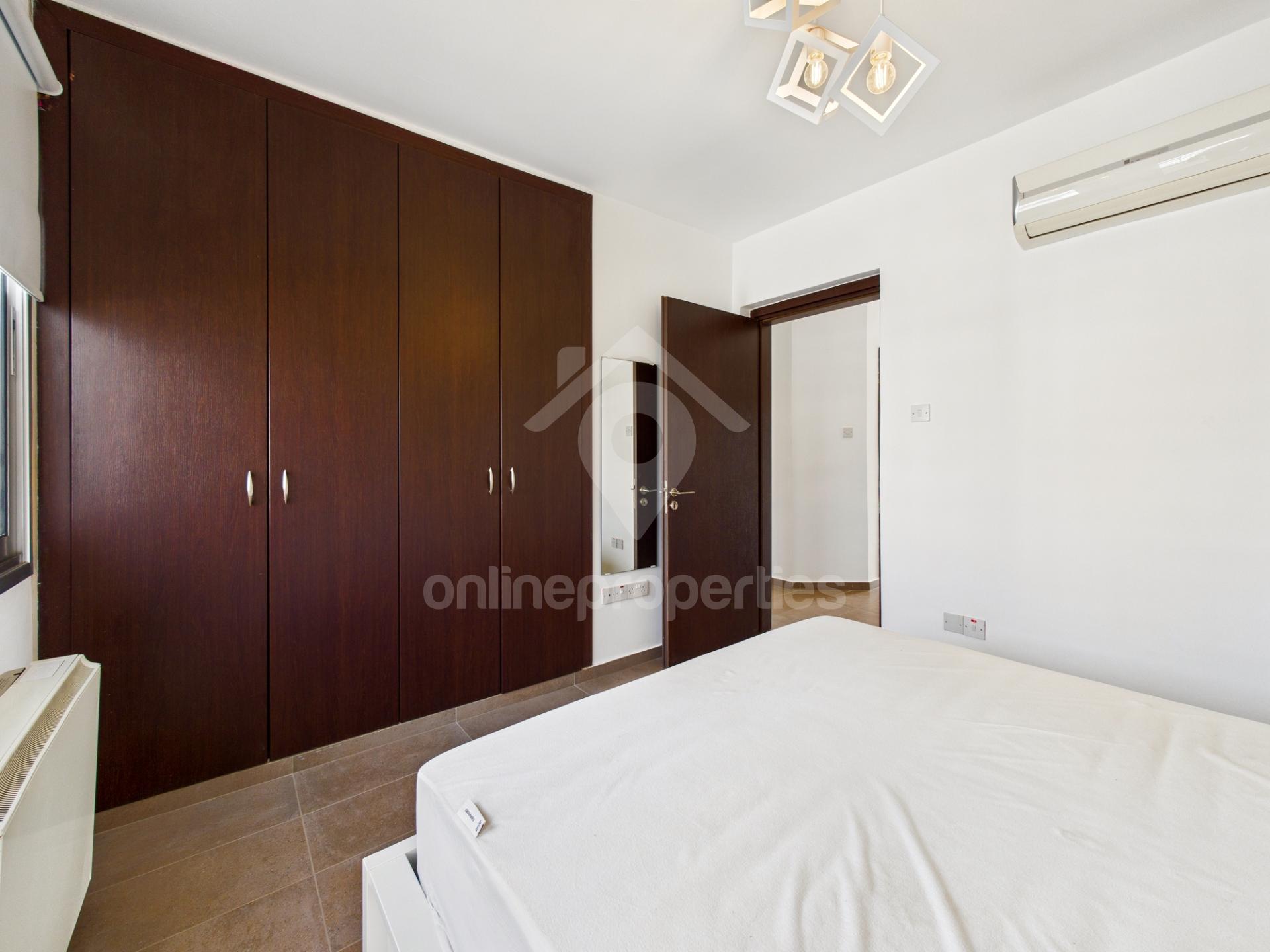 To change image, hover mouse over thumbnails below