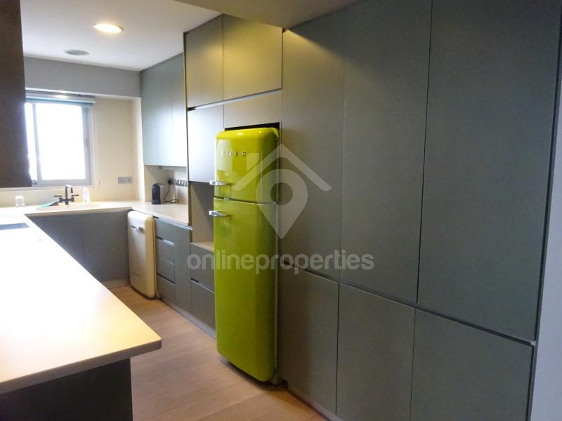 To change image, hover mouse over thumbnails below