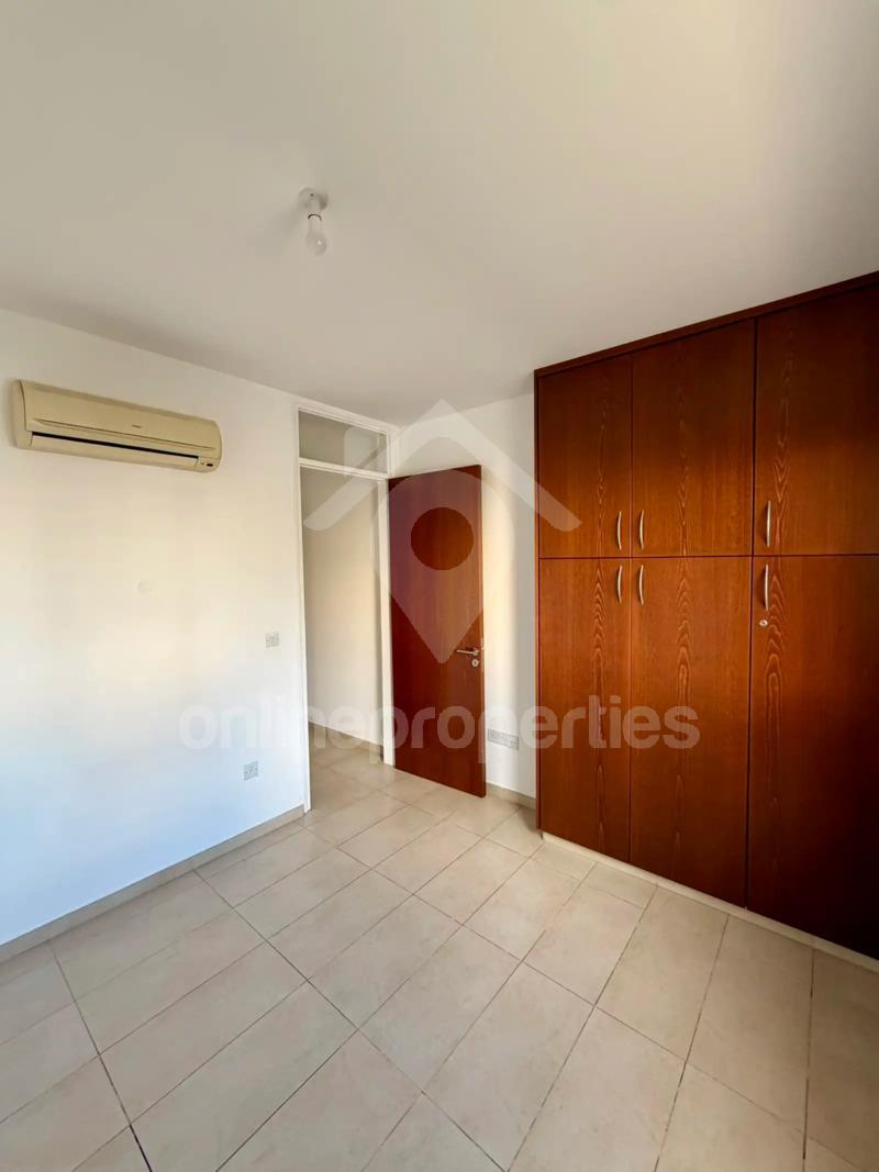 To change image, hover mouse over thumbnails below