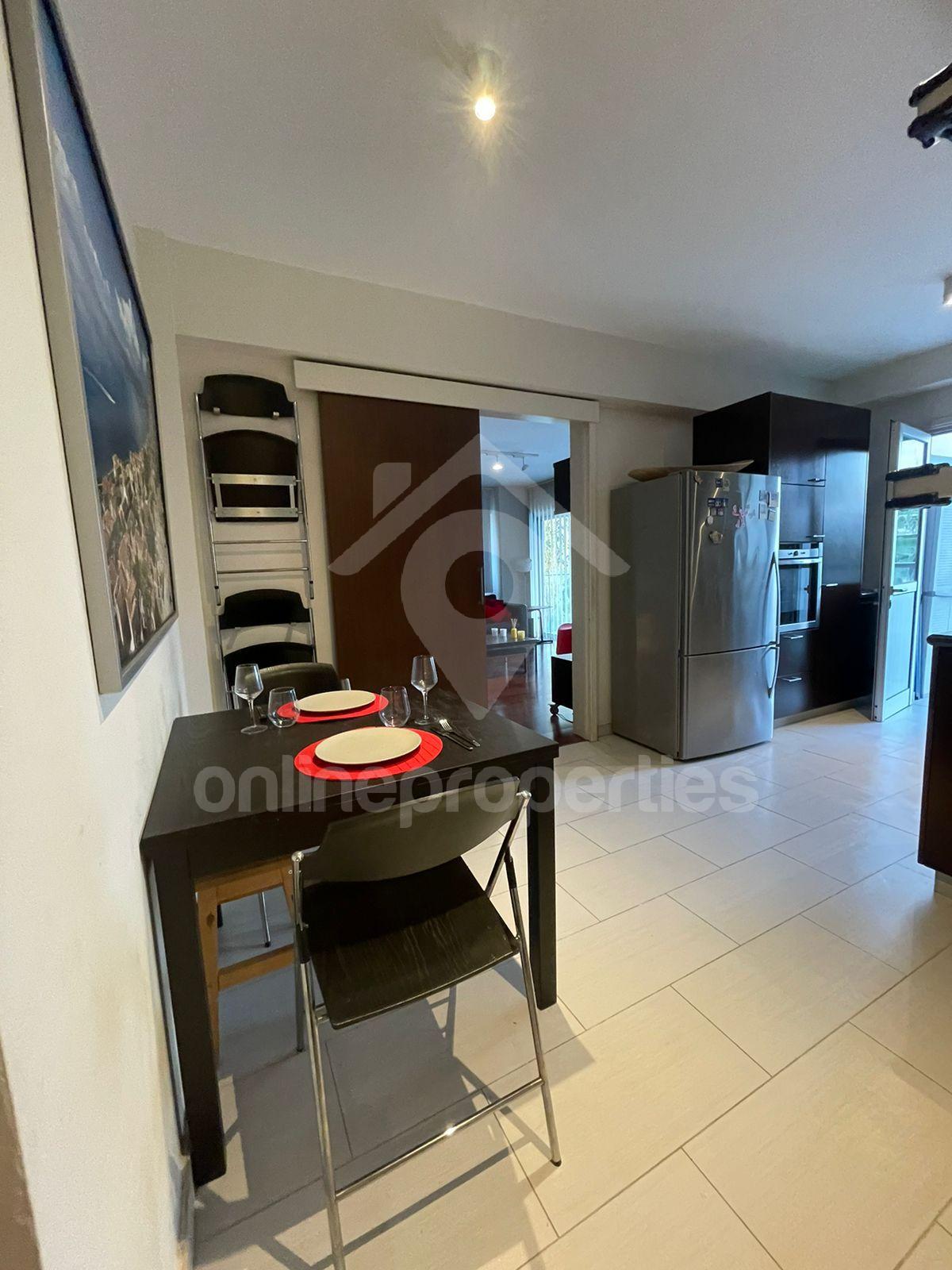 To change image, hover mouse over thumbnails below