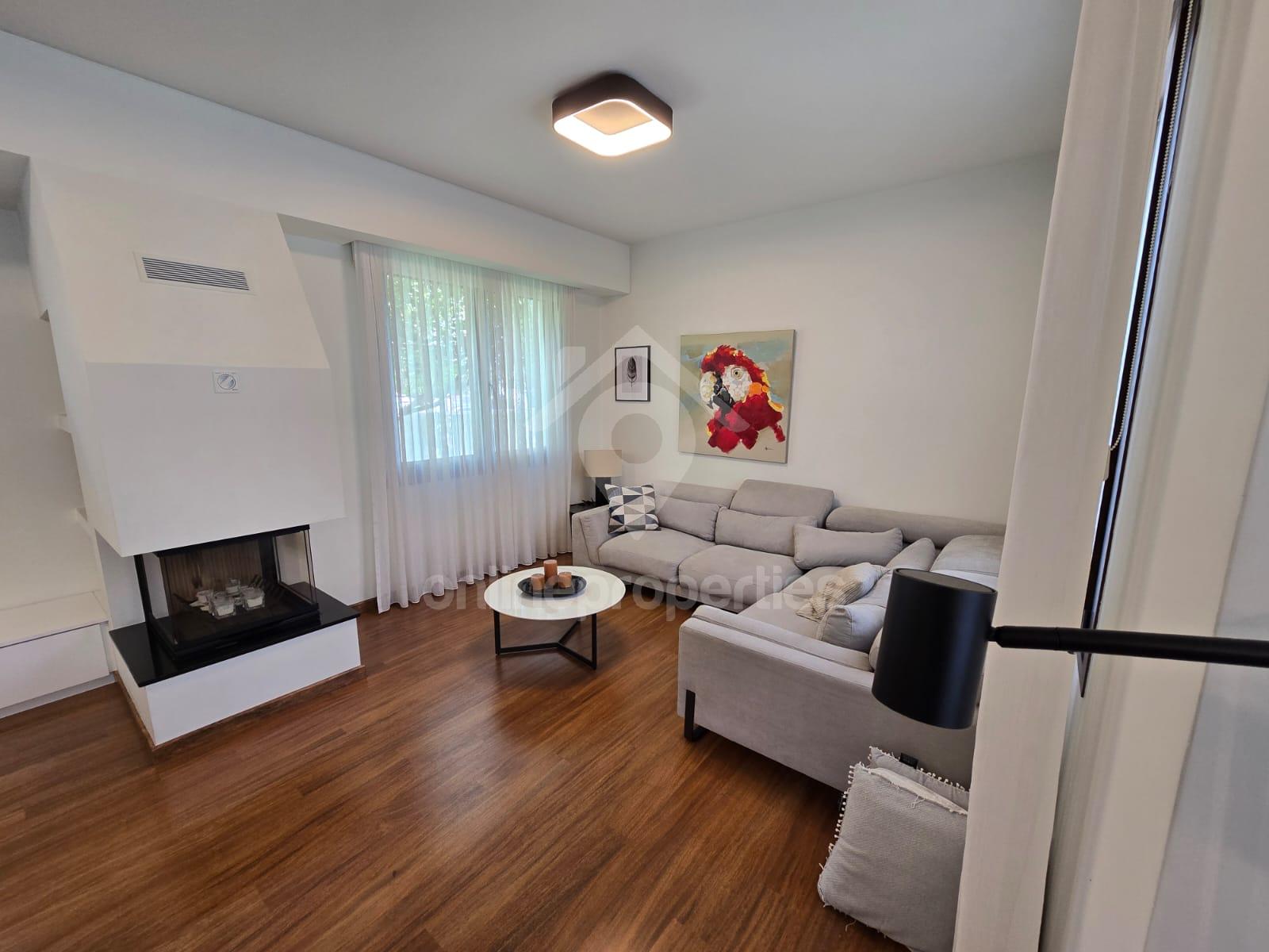 To change image, hover mouse over thumbnails below