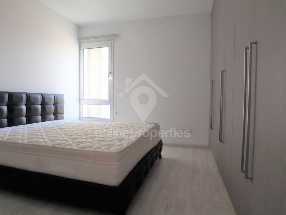 To change image, hover mouse over thumbnails below