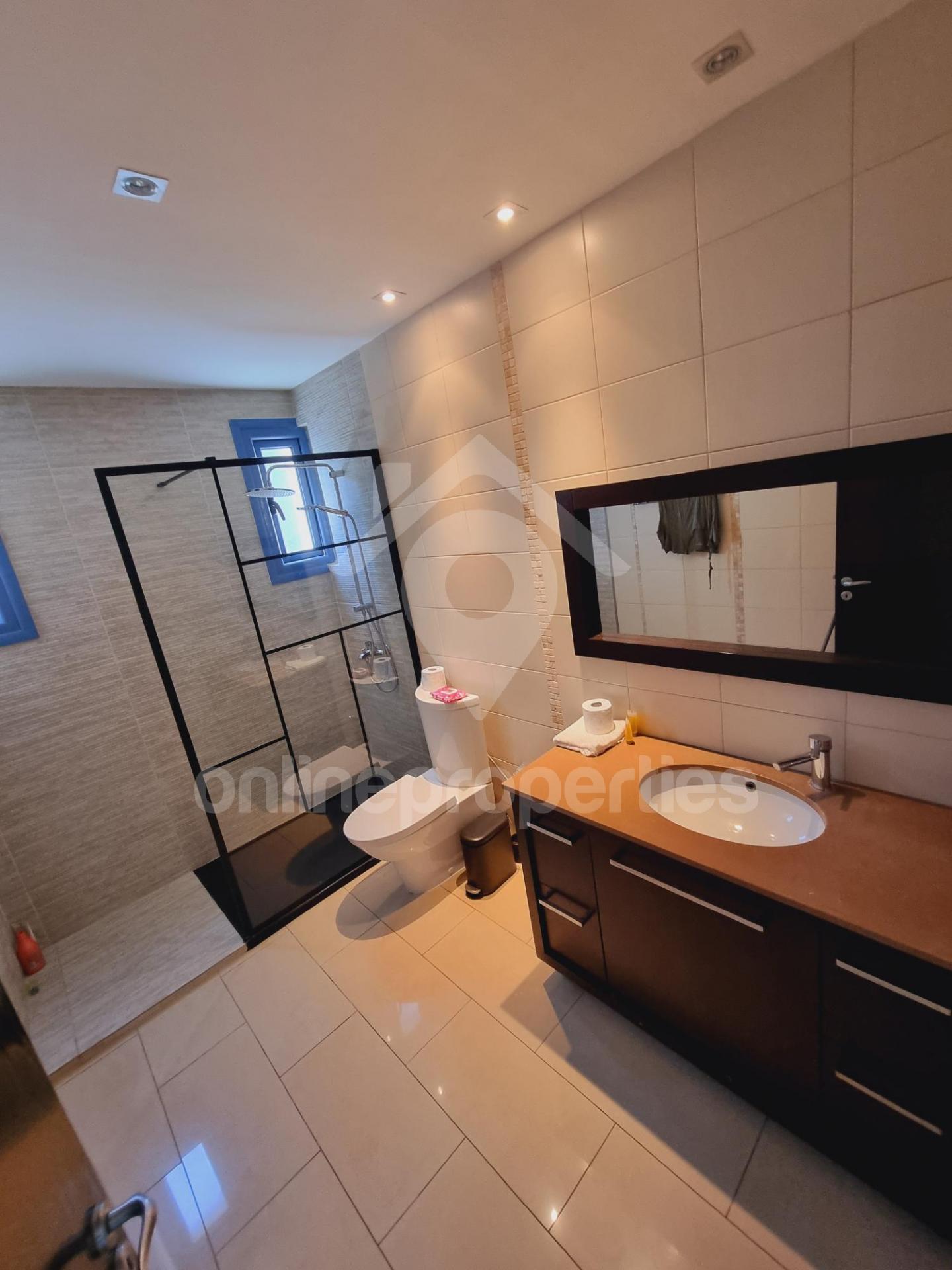 To change image, hover mouse over thumbnails below