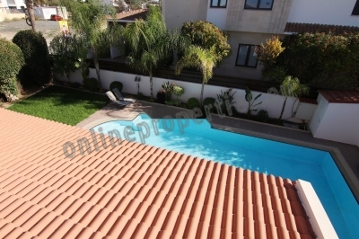 To change image, hover mouse over thumbnails below