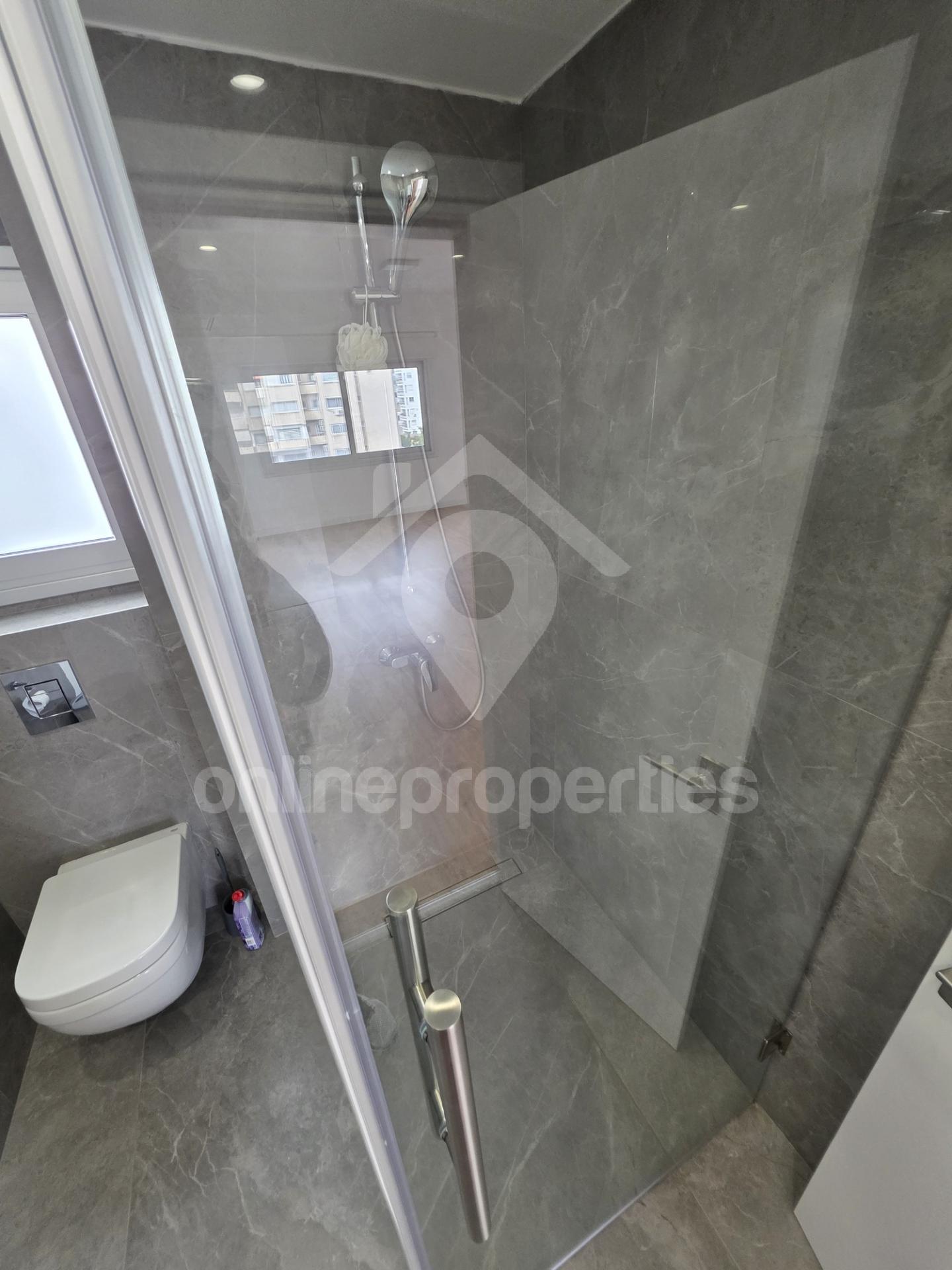 To change image, hover mouse over thumbnails below