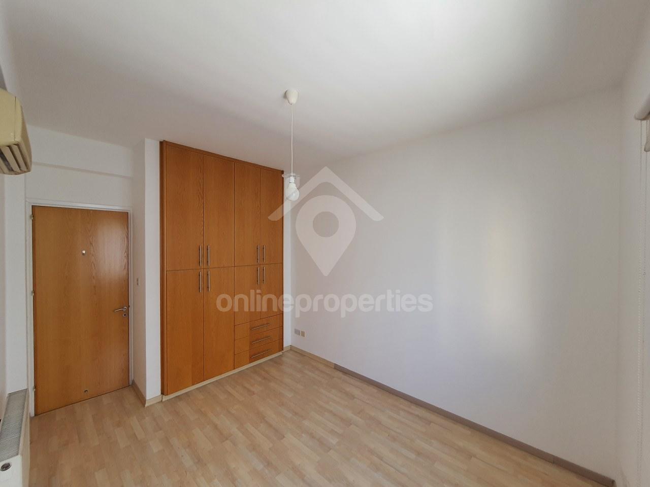 To change image, hover mouse over thumbnails below