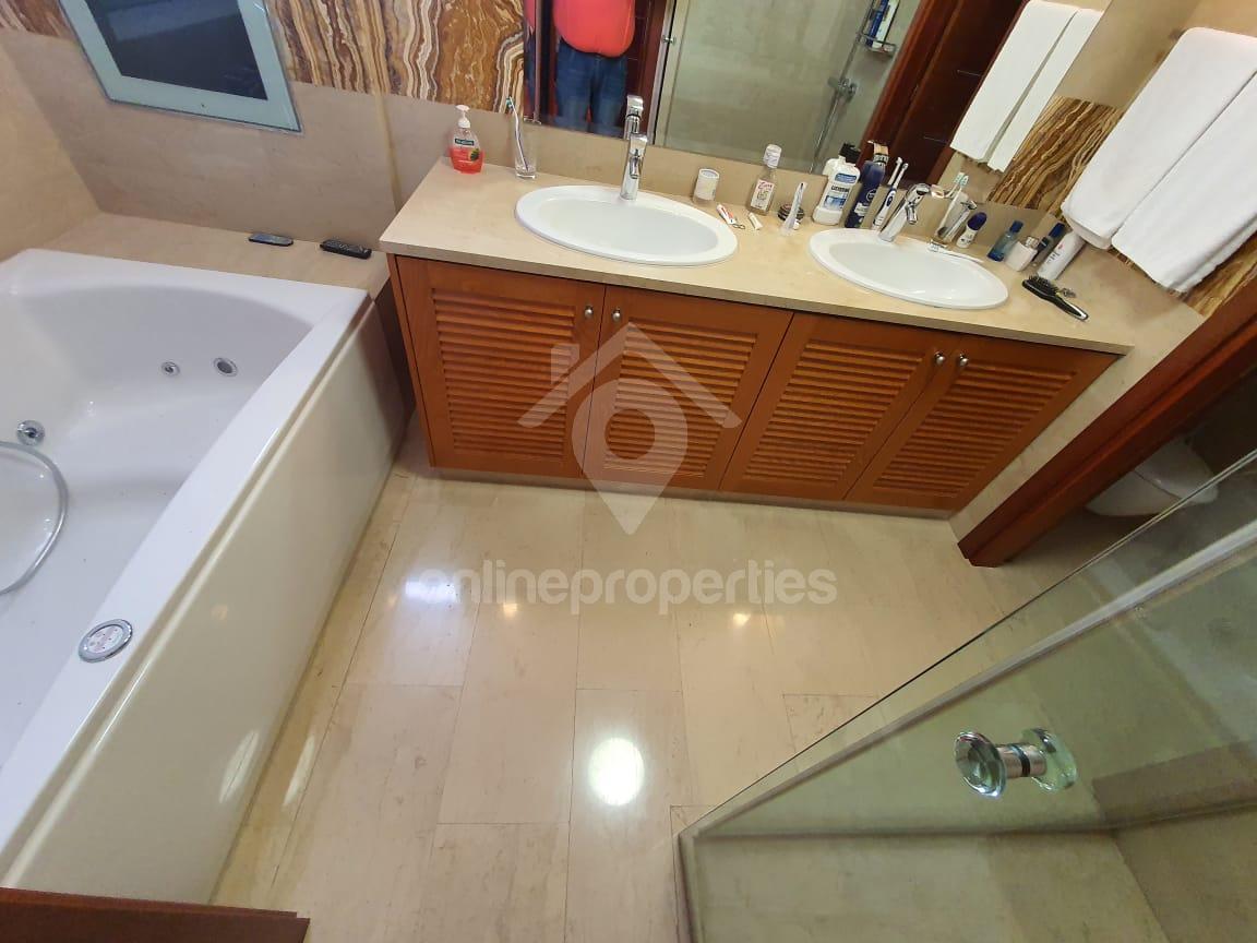 To change image, hover mouse over thumbnails below