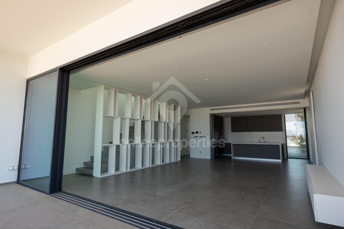 To change image, hover mouse over thumbnails below