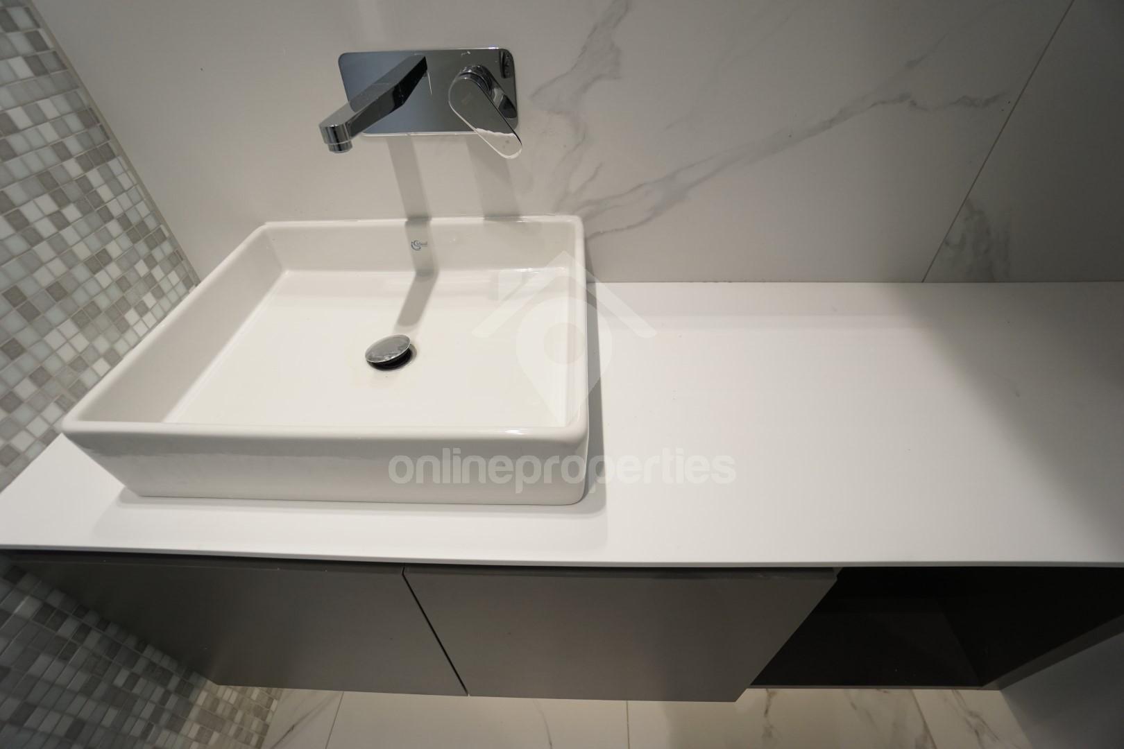 To change image, hover mouse over thumbnails below