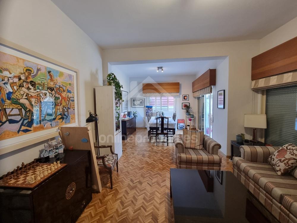 To change image, hover mouse over thumbnails below