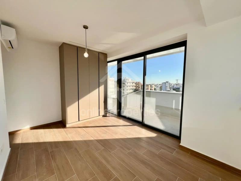 To change image, hover mouse over thumbnails below