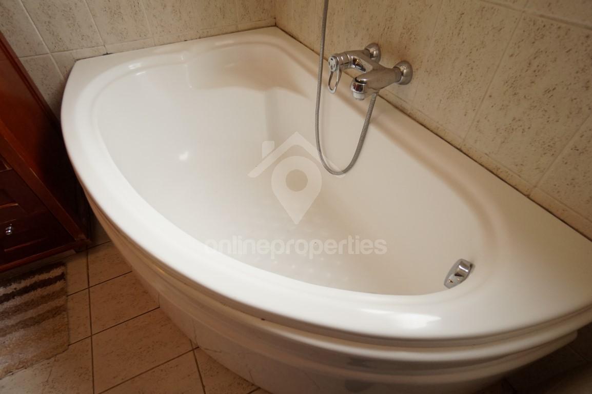 To change image, hover mouse over thumbnails below