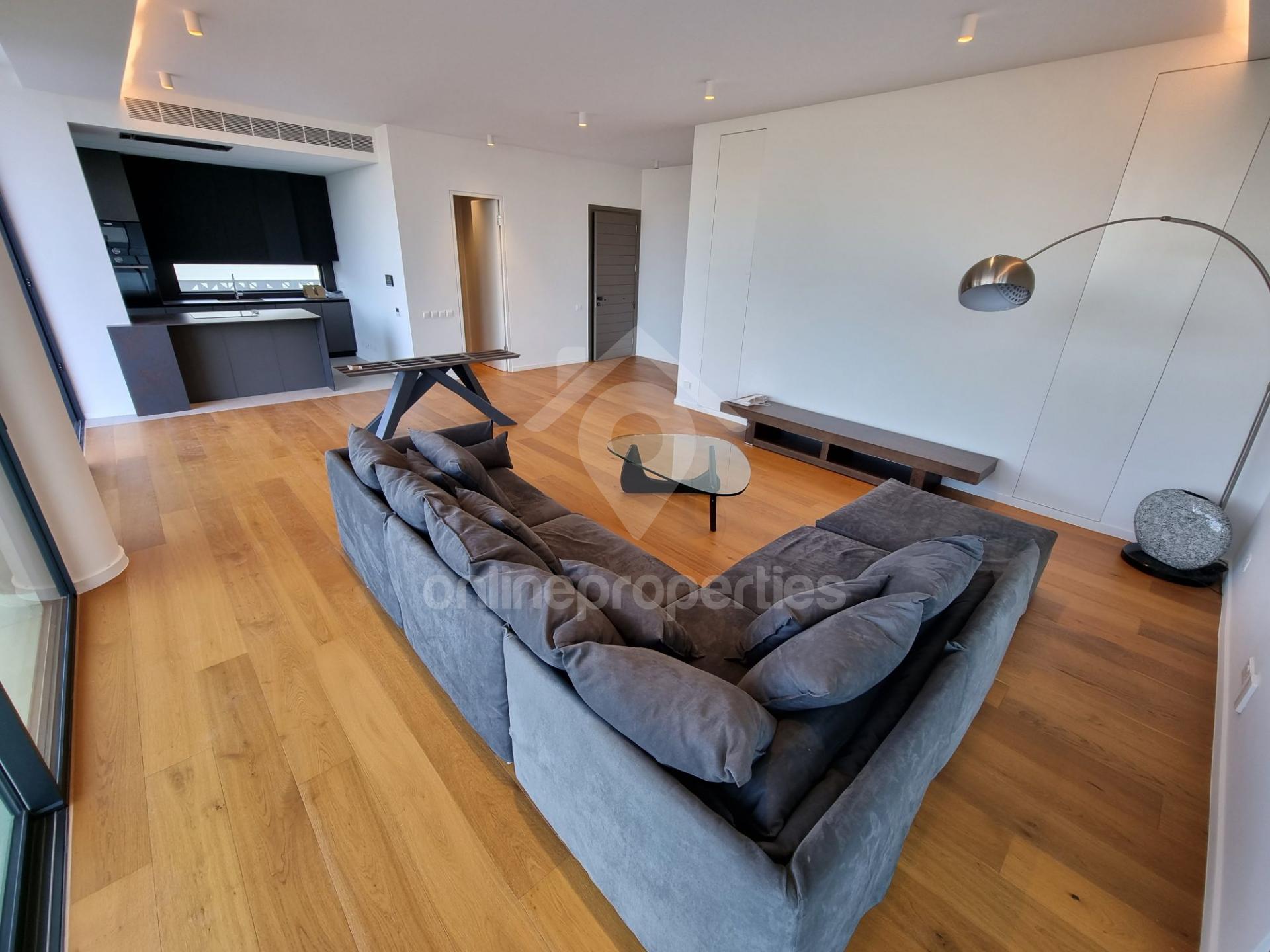 To change image, hover mouse over thumbnails below