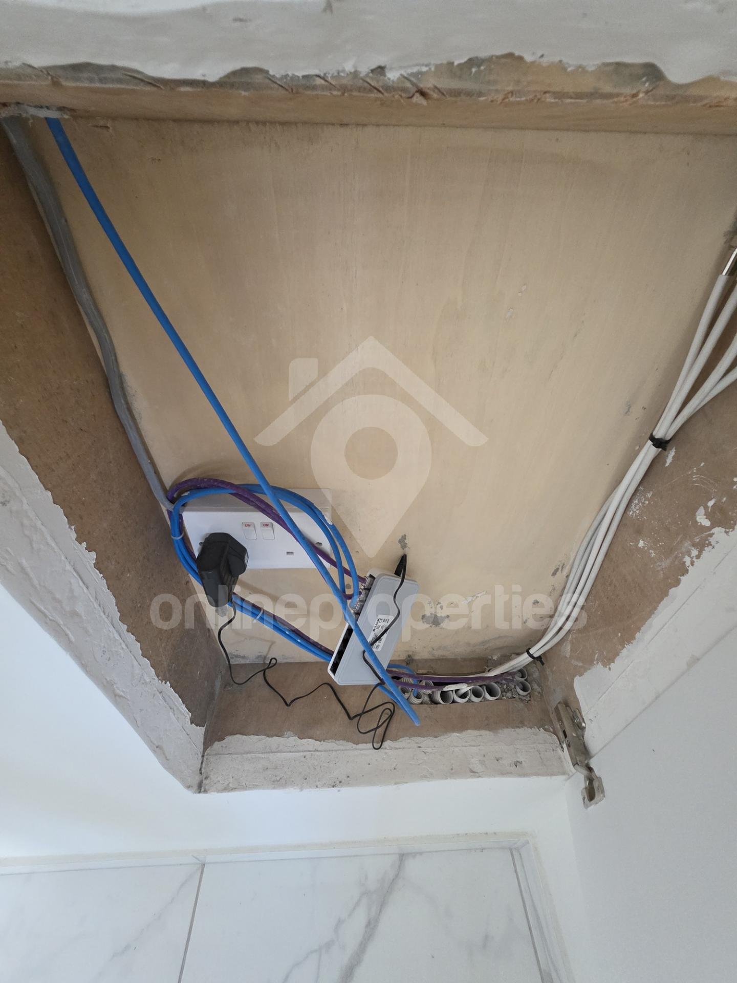 To change image, hover mouse over thumbnails below