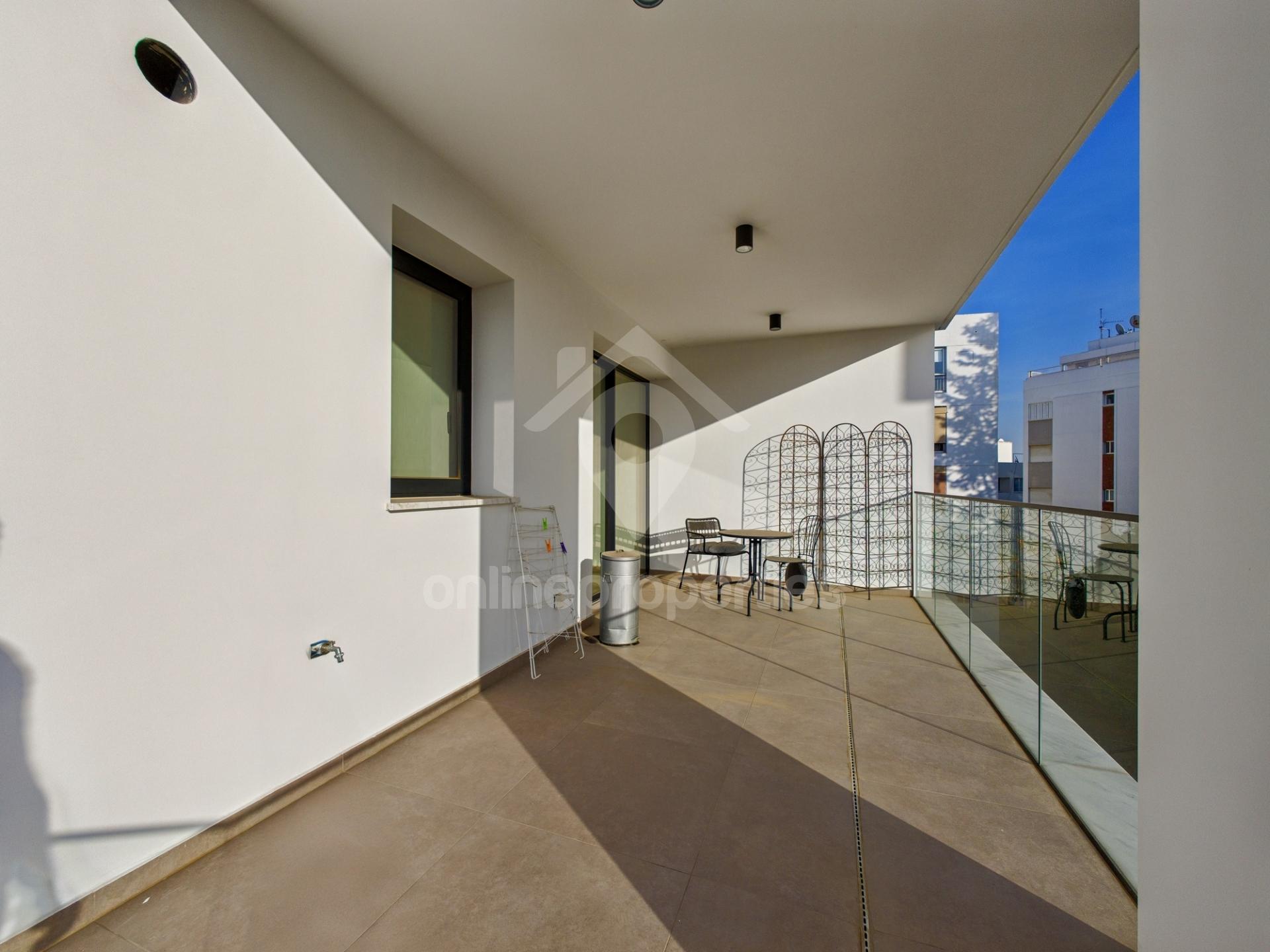 To change image, hover mouse over thumbnails below