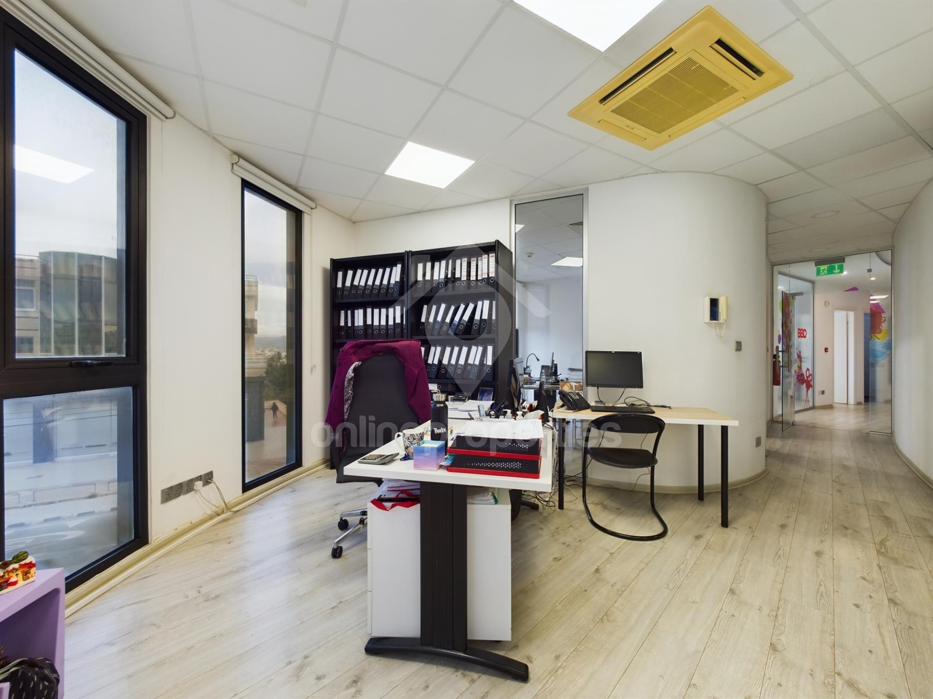 To change image, hover mouse over thumbnails below