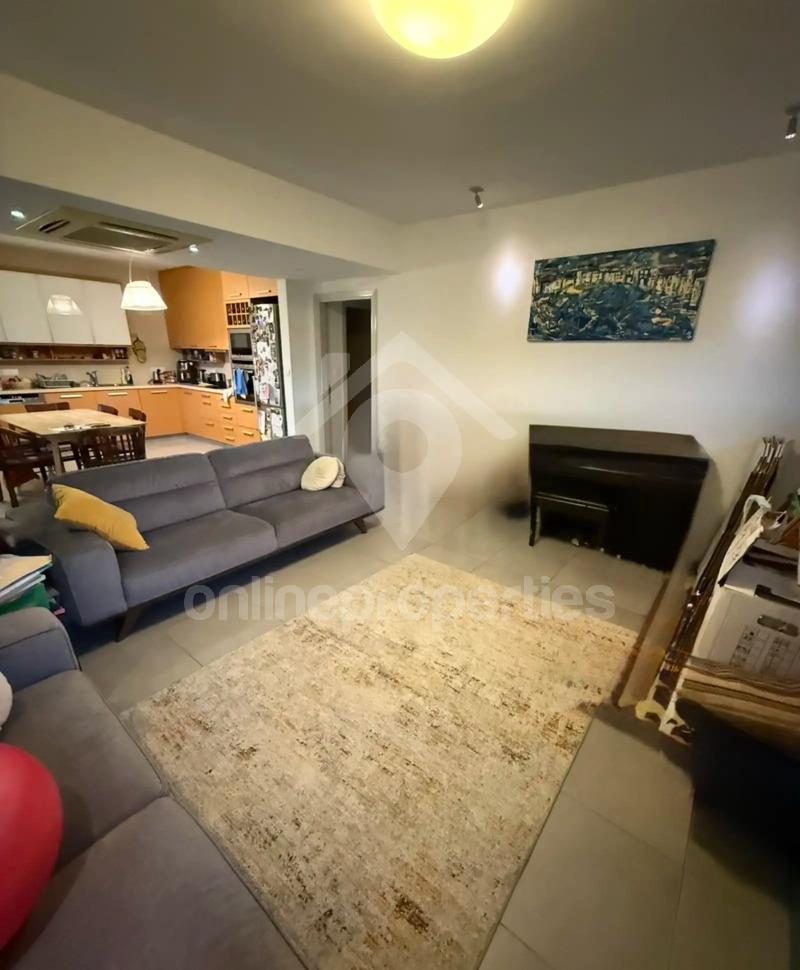 To change image, hover mouse over thumbnails below