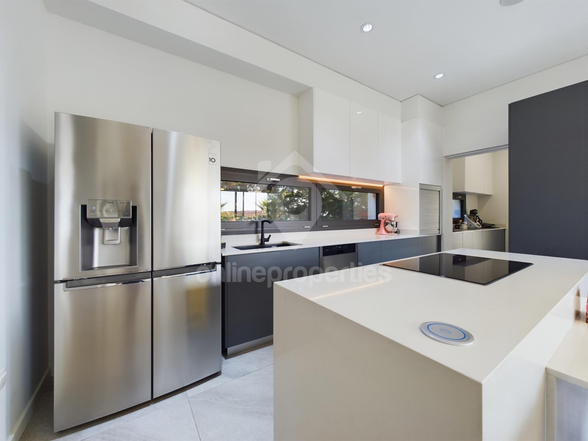 To change image, hover mouse over thumbnails below