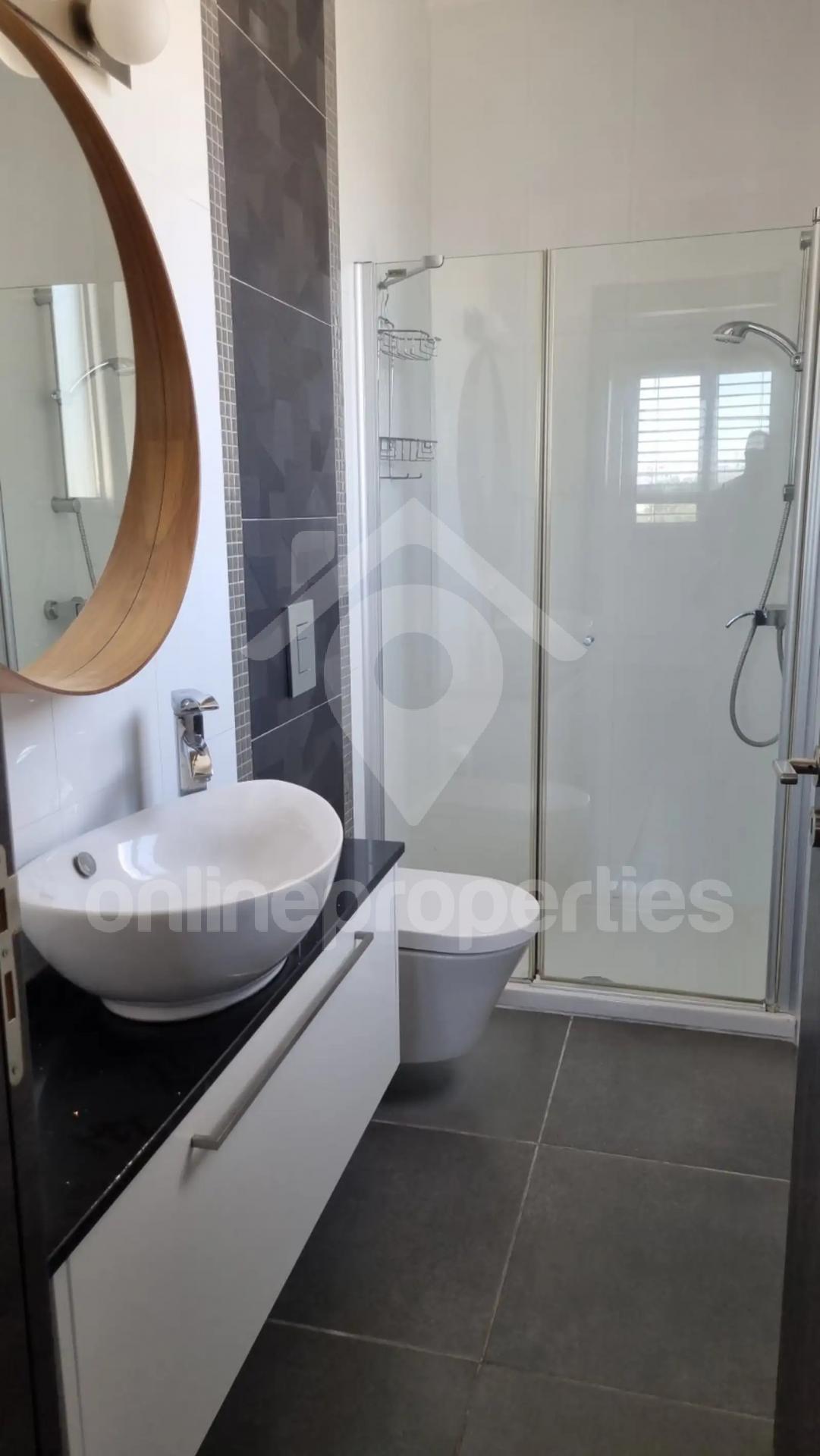 To change image, hover mouse over thumbnails below