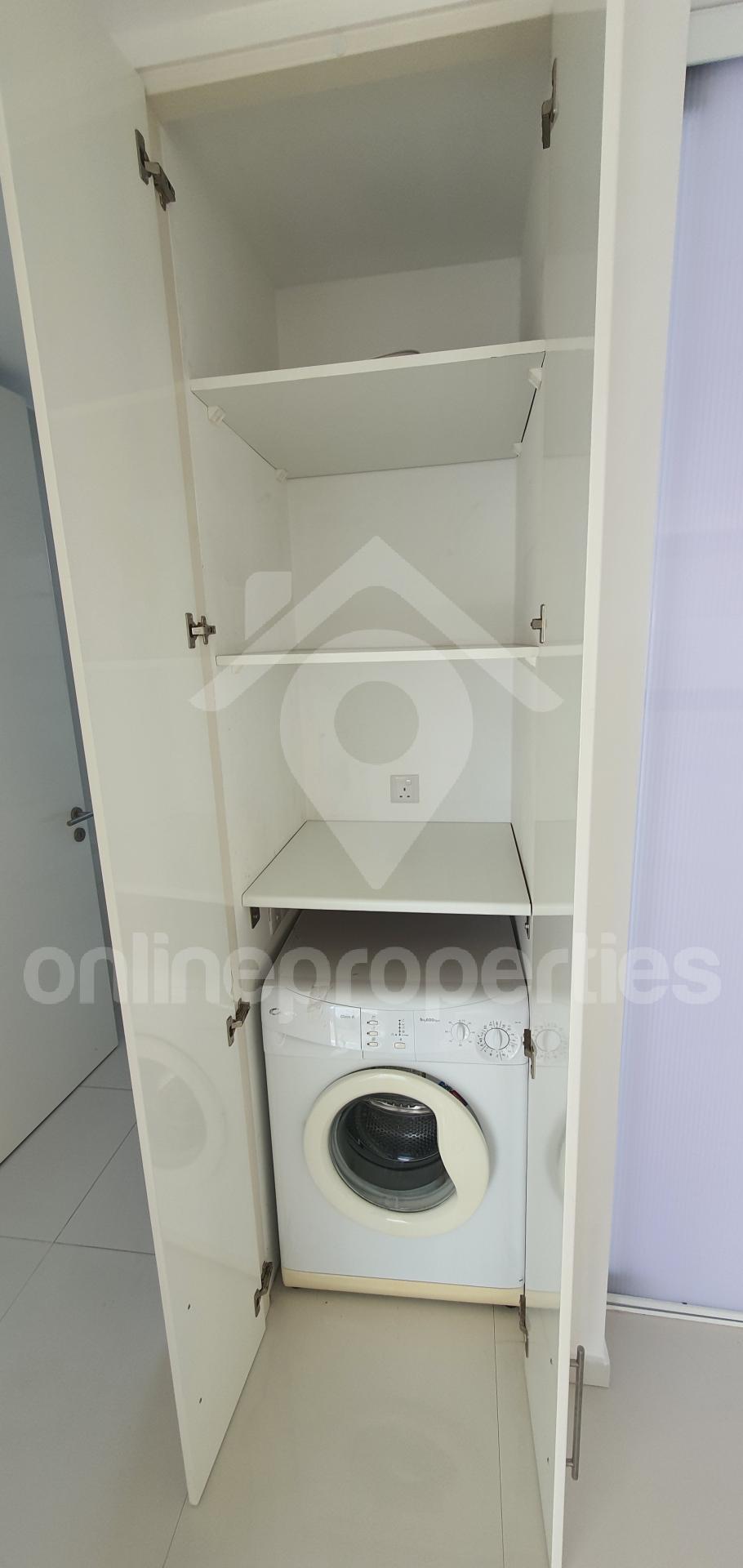 To change image, hover mouse over thumbnails below