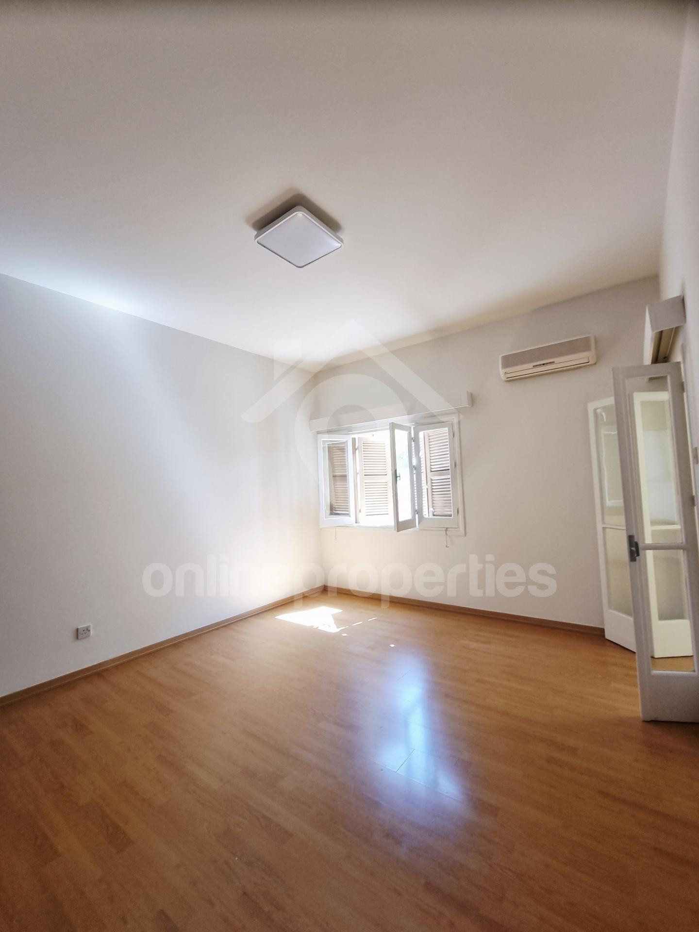 To change image, hover mouse over thumbnails below