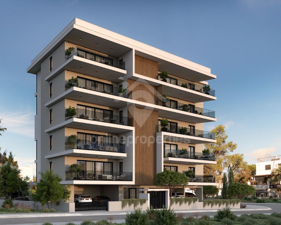 To change image, hover mouse over thumbnails below