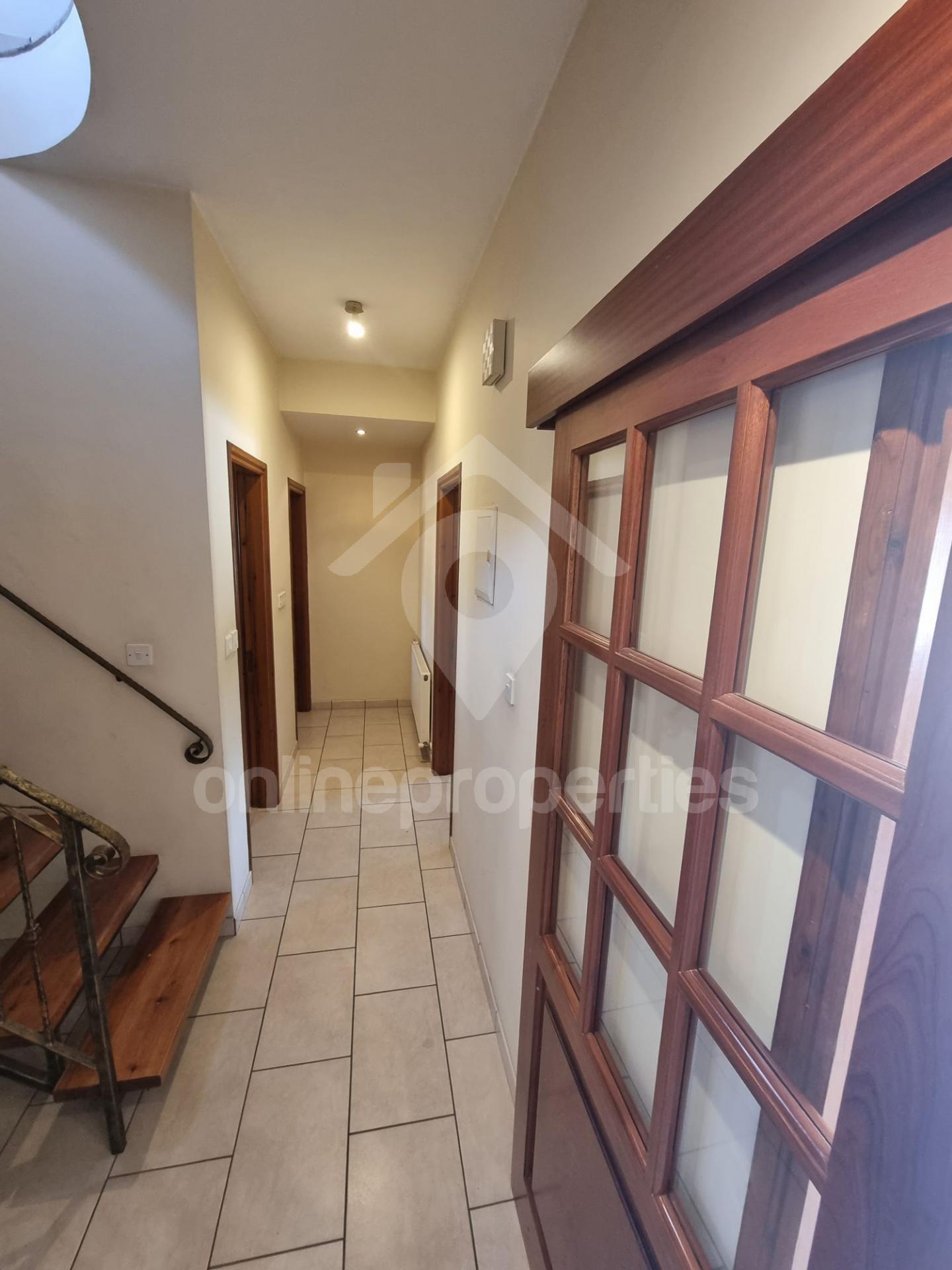 To change image, hover mouse over thumbnails below