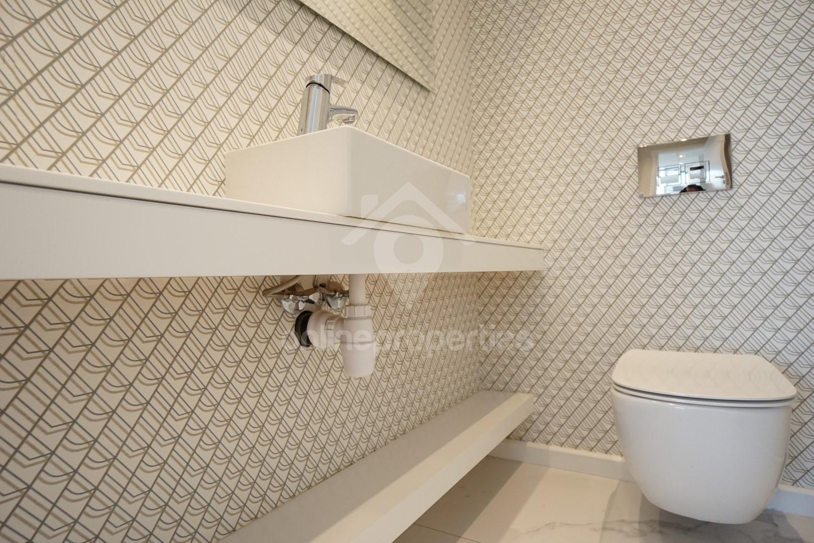 To change image, hover mouse over thumbnails below