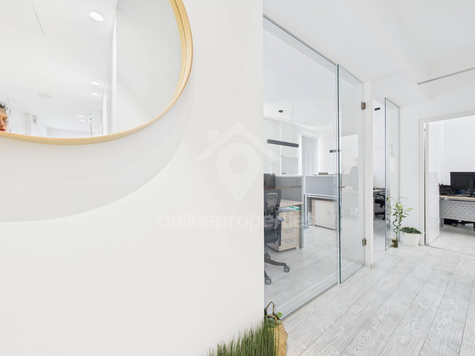 To change image, hover mouse over thumbnails below