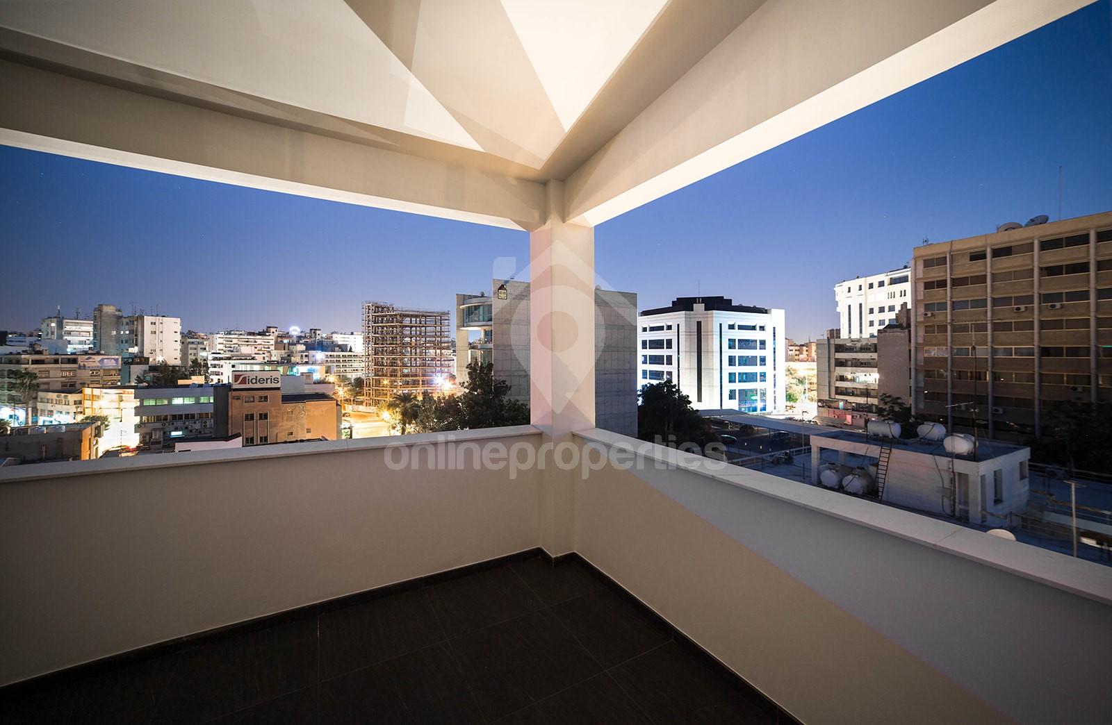 Renovated 3bedroom in heart of town/Furnished version 