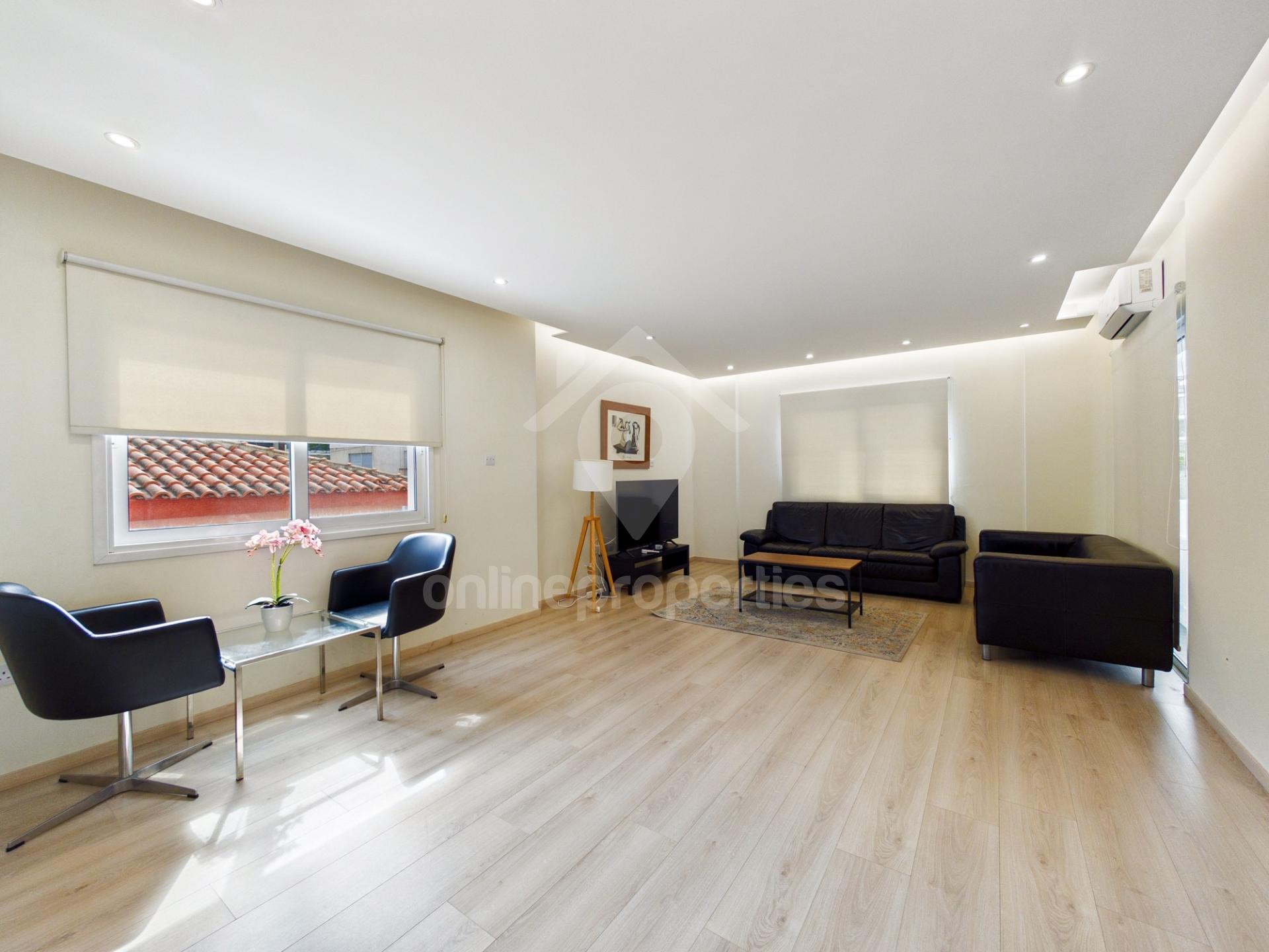 To change image, hover mouse over thumbnails below